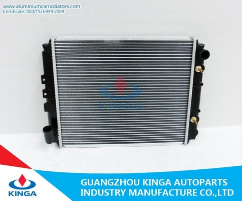 Chine OEM de radiateur de Nissan 21460 - G5501 VANETTE E24 86 - 89 À LA PA 26mm/32mm fournisseur