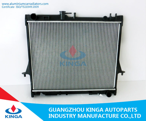 Chine 2006 radiateurs verticaux pour le type de tube d'aileron de Dmax de collecte d'Isuzu remplacent l'utilisation fournisseur