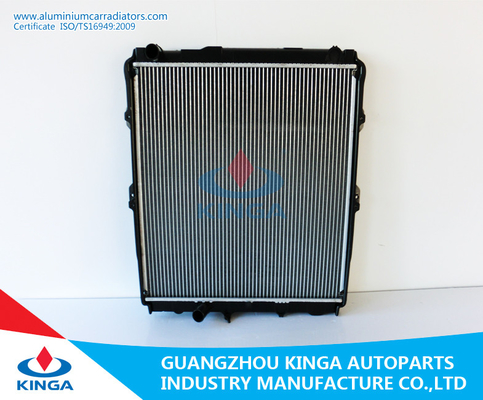 Chine Réparation 2003 en aluminium automatique de radiateur de voiture de la TA de Hilux de radiateur de Toyota fournisseur