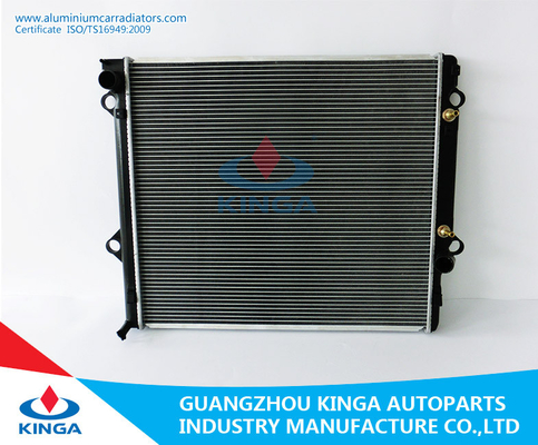 Chine Le moteur automatique refroidissant le radiateur de Toyota pour KZJ120 1KZT-AT 16400-67310, arrosent le type frais fournisseur