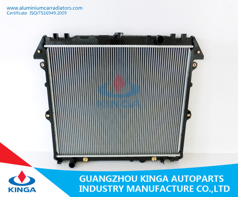 Chine radiateur 16400-0P060/16400-0P040 en aluminium pour Toyota INNOVA VIGO'04 À fournisseur
