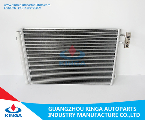 Chine Pièces d'auto de refroidissement de voiture de dispositif d'automobile de BMW E90 2004 de condensateur refroidi à l'eau à C.A. fournisseur