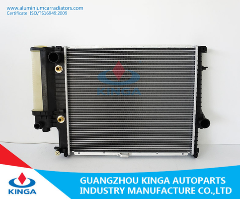Chine 1468469/ Radiateur en aluminium de 1719309 BMW pour 520I/525I'88-E34 à la capacité de mémoire 32mm fournisseur