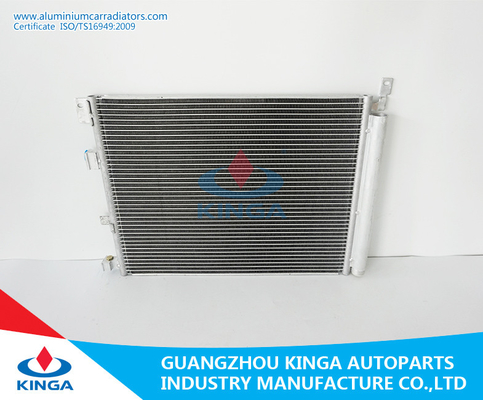 Chine Condensateur automatique de refroidissement de Nissan de représentation de taille, condensateur des véhicules à moteur fournisseur