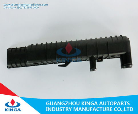 Chine OEM201 500 réservoir en plastique de radiateur de BENZ de 2203/3203 pièce d'auto pour le radiateur W202/C220D'93-00 À fournisseur