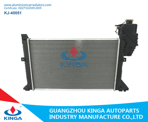 Chine Benz de pièce de rechange/en aluminium automatique de voiture de radiateurs Sprinter 95-00 au système de refroidissement de radiateur fournisseur