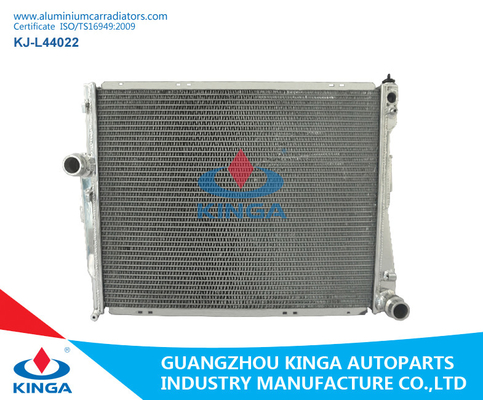 Chine Radiateurs en aluminium argentés de voiture/pièces de rechange automatiques de BMW pour 316/318i'98-02 fournisseur