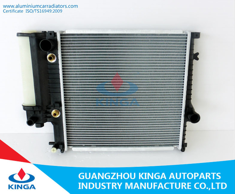 Chine Radiateur en aluminium de voiture de pièces d'auto pour BMW 316/318/320/325 90 OEM 1719264/1723528 À fournisseur