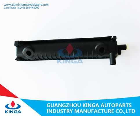 Chine Bonne taille de BMW W201/260E'84-93 63*400 de réservoir de radiateur à vendre fournisseur