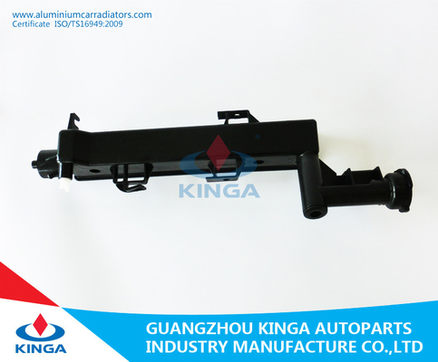 LA CHINE Caravane grande 93-95 de Toyota à la réparation durable de réservoir de radiateur de réservoir en plastique de radiateur fournisseur