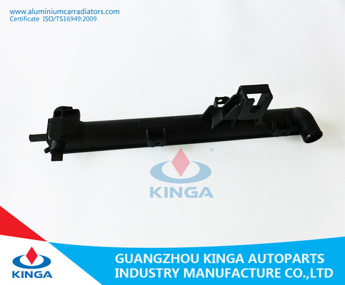 Chine Réservoir en plastique de radiateur d'OIN pour Chrysler 01 - 04 cherokee grands fournisseur