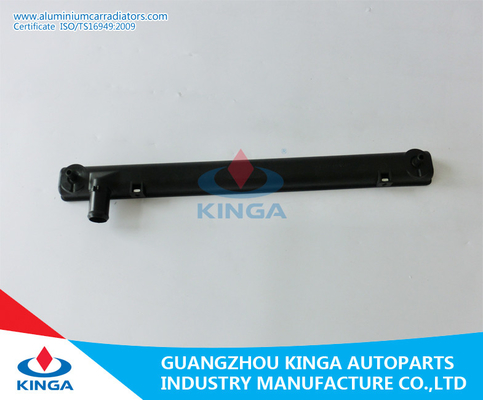 Chine DEMIO/MAZDA 2 04 à OEM de plastique haut ZJ03-15-200 ZJ09-15-200 de réservoir de radiateur fournisseur