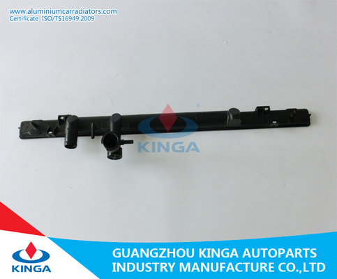 Chine Noir durable MAZDA de réparation de réservoir de radiateur de réservoir en plastique supérieur de radiateur 6 2010 2,0 fournisseur