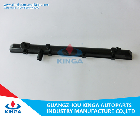 Chine Remplacement MAZDA PREMACY 1999 de réservoir de radiateur du diamètre 28mm de tuyau de débouché - la TA fournisseur