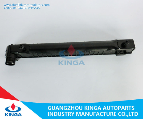Chine Le fond en plastique W123 de réservoir de radiateur de benz/TA de 200d/280c'76-85 fournisseur