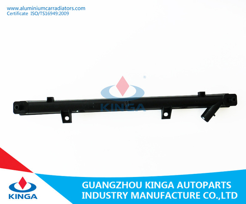 Chine Réservoir en plastique MAZDA 6' de radiateur du fond d'OEM L327-15-200 réparation en plastique de réservoir de radiateur de la TA 02-03 fournisseur