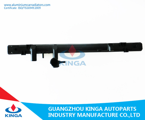 Chine MAZDA 6 4CYL '03-04 À OEM de plastique L332-15-200E de réservoir de radiateur fournisseur