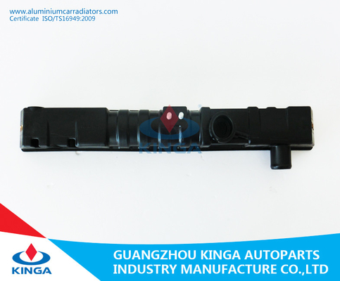 Chine Réservoir en plastique de radiateur de voiture pour le réservoir de dessus de la TA 2Y/3Y/4Y de Toyota Hiace 1988-1989 fournisseur