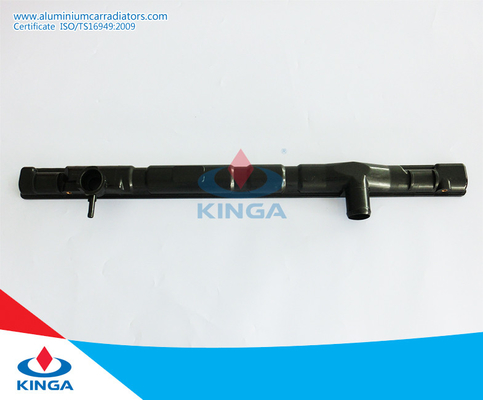 Chine Réservoir en plastique de dessus de radiateur de voiture pour Toyota Cressida'89-92 S/R/YX80 à l'OEM : 16400-35480 fournisseur