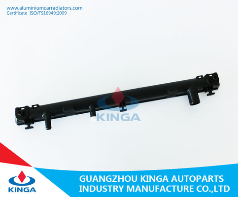 Chine Liane de Suzuki/Aerio'01-04 aux pièces de rechange de plastique de wagon-citerne du radiateur 17700-54G10 fournisseur