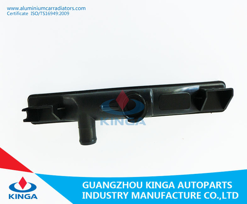 Chine L'automobile remplacent soudent le réservoir en plastique de radiateur pour la TA 05 KJ-18032 rapide de Suzuki fournisseur