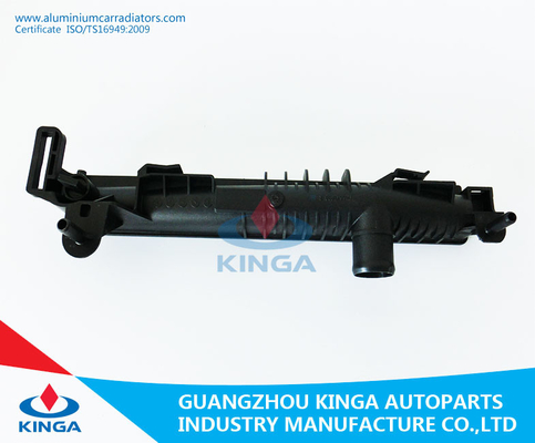 Chine Remplacez le réservoir en plastique de droite de réservoir de radiateur pour la TA 1.9D de RENAULT KANGOO 97 fournisseur