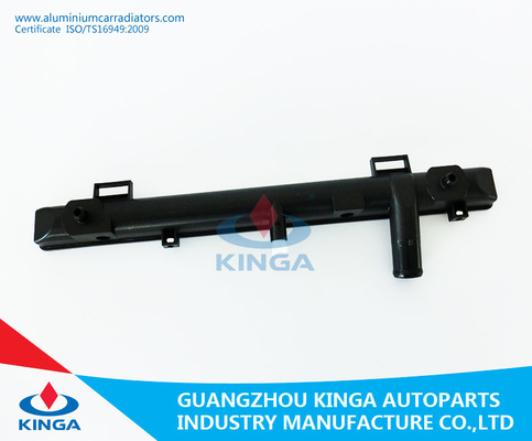 Chine Escudo de Suzuki/Vitara'05 grand au réfrigérant à huile en plastique de couverture de radiateur de réservoir de radiateur fournisseur