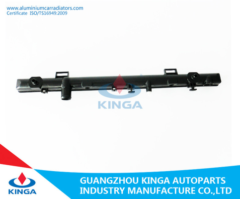 Chine OEM 17700-80J10 Suzuki SX4'06 au réservoir en plastique d'extrémité de radiateur/au réservoir de radiateur partie fournisseur