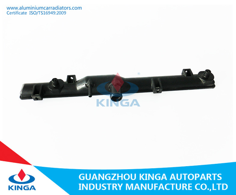 Chine Réservoir supérieur de radiateur de refroidissement pour Suzuki SX-4 (diesel) “05-Mt de bonne qualité fournisseur