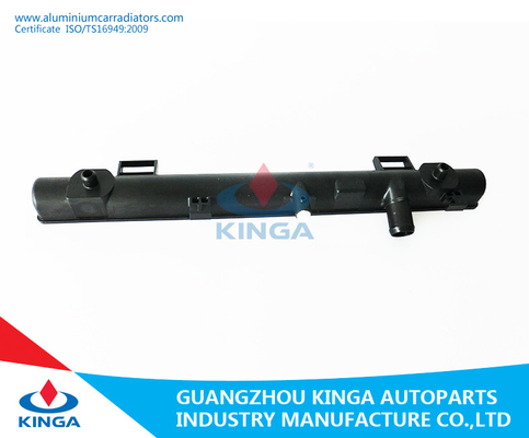 Chine Réservoir en plastique d'extrémité de radiateur pour le radiateur de la réparation 2012 en plastique de radiateur de réservoir de Suzuki Tiger Mt fournisseur