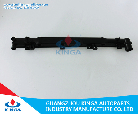 Chine Réservoir en plastique de radiateur d'OEM 45119-SC020 pour Subaru Forester'09- au radiateur fournisseur