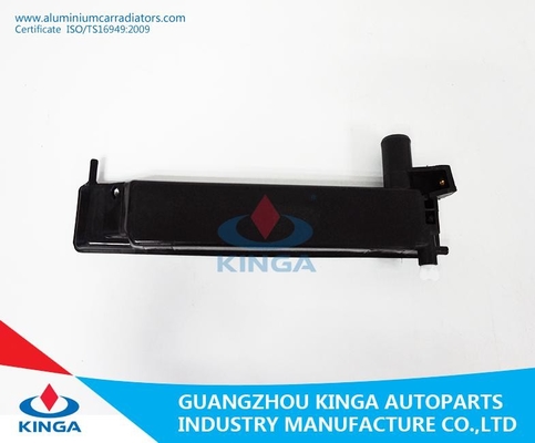 Chine OEM de plastique 16400-5B740 de réparation de réservoir de radiateur de la TA de HIACE LZH104 (DIESEL) a laissé le réservoir fournisseur