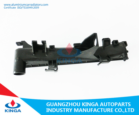 Chine Réservoir automatique de côté de radiateur de système de refroidissement de moteur pour le SCORPION AR-1022 de 2005 MAHINDRA fournisseur