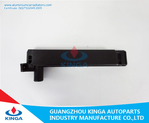 Chine Remplacement en plastique de réservoir de radiateur du diamètre 34mm pour HIACE TOYOTA garantie de la qualité de 1 an fournisseur