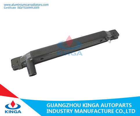 Chine Toyota LandCruiser'95-98 FZJ80 au remplacement en plastique de réservoir de radiateur de pièces automatiques de radiateur fournisseur