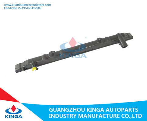 Chine Réservoir en plastique de radiateur d'OEM pour le réservoir du fond de radiateur de Toyota Cressida'95-96 S/R/YX80 Mt fournisseur
