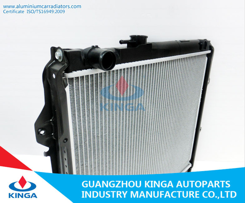 Radiateur argenté de voiture pour la COLLECTE de Toyota HILUX à la PA 26/32/36 fournisseur