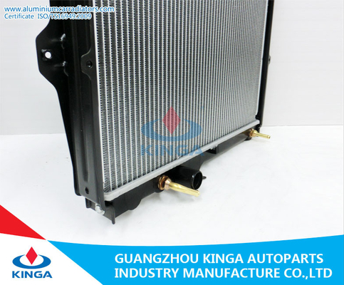 Radiateur argenté de voiture pour la COLLECTE de Toyota HILUX à la PA 26/32/36 fournisseur