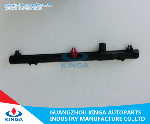 La TA de TOYOTA en plastique REIZ GRX121/2 04 de réservoir de radiateur de réservoir de dessus de radiateur fournisseur