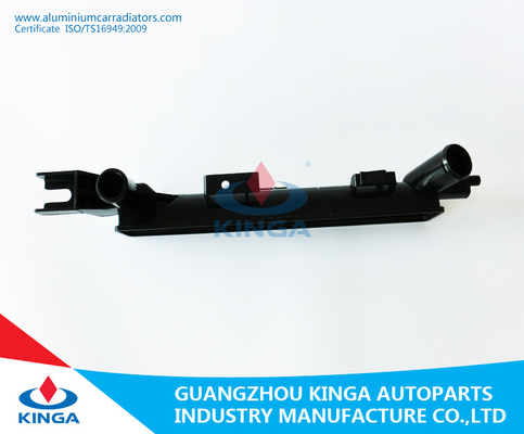 PA66 redressent le remplacement en plastique de réservoir de radiateur pour Toyota Rav4 '03 ACA21 À fournisseur