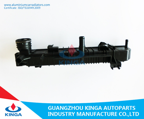 La bonne TA en plastique OEM9065000002/0101/0202 du sprinter 06 de Mercedes de radiateur de réservoir fournisseur