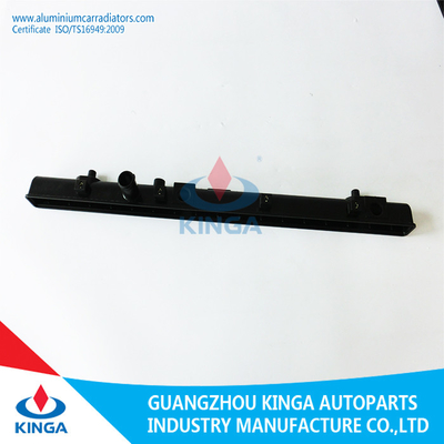 MAZDA au réservoir en plastique de radiateur automatique de débouché pour le remplacement, classent 1,73 * 28,07 pouces fournisseur