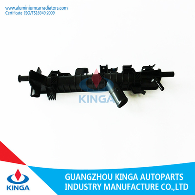 MAZDA 3' 06 - réservoirs en plastique gauches automatiques de radiateur de la TA pour le placement, OEM Z602-15-200C fournisseur