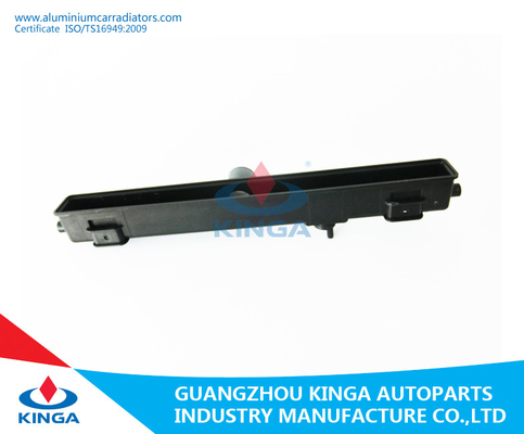 Réservoir de dessus de radiateur de Suzuki Perkins en plastique pour Replacment PA66+GF30 fournisseur