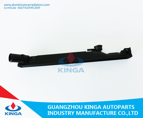 Réservoir inférieur en plastique pour le radiateur automatique de Suzuki Cultus Ga11 rapide 1995 fournisseur