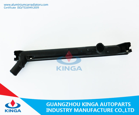 Réservoir inférieur en plastique pour le radiateur automatique de Suzuki Cultus Ga11 rapide 1995 fournisseur