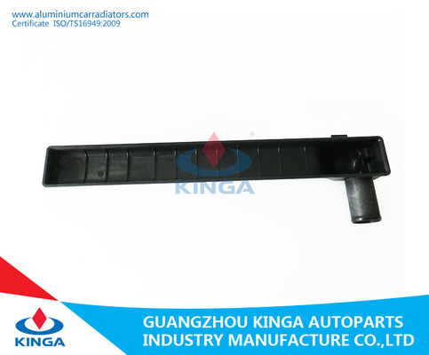 Remplacez le réservoir en plastique de radiateur noir pour le réservoir en plastique de côté de radiateur de réparation de TATA 3516 fournisseur