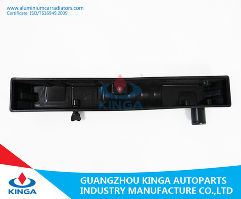 Réservoir d'extrémité de radiateur/réservoir en plastique de radiateur de radiateur de Toyota Hiace'88-89 2Y/3Y/4Y Mt fournisseur