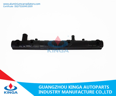 Réservoir en plastique de débouché de radiateur de radiateur de refroidissement pour Toyota Carina/Corolla'83-At fournisseur