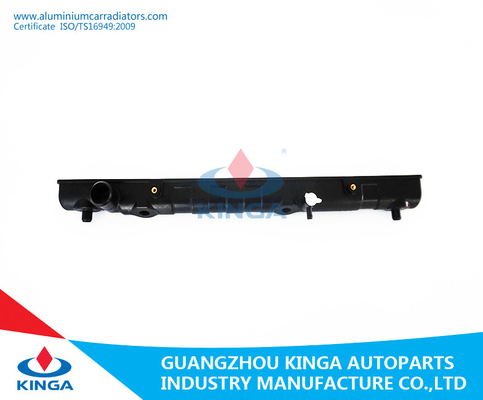 Réservoir en plastique de débouché de radiateur de radiateur de refroidissement pour Toyota Carina/Corolla'83-At fournisseur